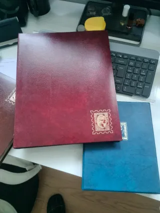 Sellos Mundiales Años 80 y 3 Albunes