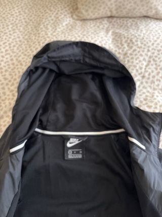 Chaqueta deportiva Nike negra