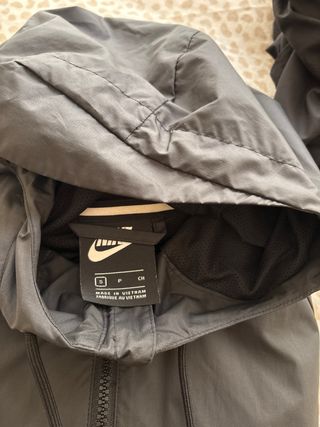 Chaqueta deportiva Nike negra