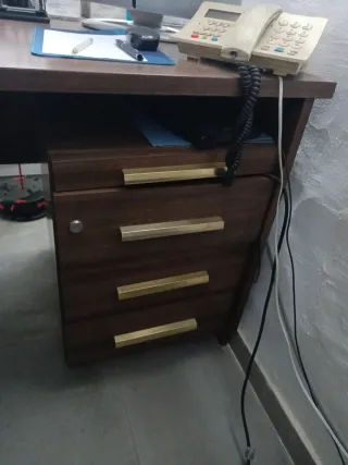 Tavolo da ufficio in legno con 2 cassetti