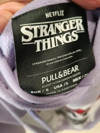 Sudadera Stranger Things Morada Gato Mews