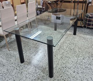 MESA DE CRISTAL Y METAL NEGRA