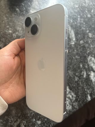 iPhone 15 de 128GB  COLOR BLANCO