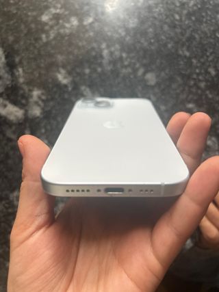 iPhone 15 de 128GB  COLOR BLANCO