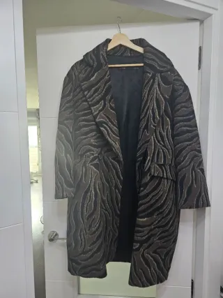 Abrigo estampado cebra Zara mujer