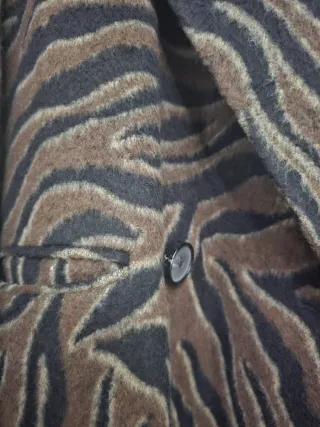 Abrigo estampado cebra Zara mujer