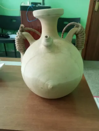 Botijo de barro con asas