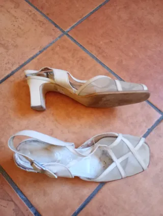 Zapatos de tacón beige mujer