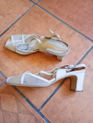 Zapatos de tacón beige mujer