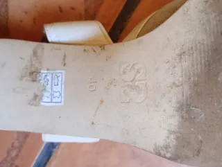 Zapatos de tacón beige mujer