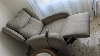 Sillón Eléctrico Reclinable Beige y elevabable