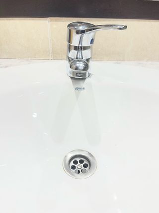 Mueble de baño con lavabo de mármol