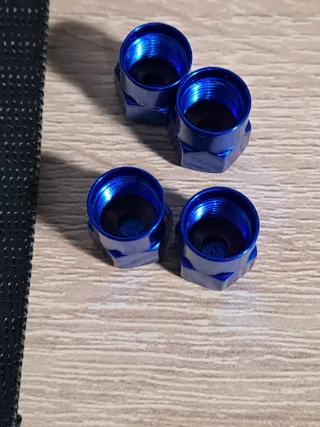 Llavero Mercedes Benz y Tapones Válvula Azul