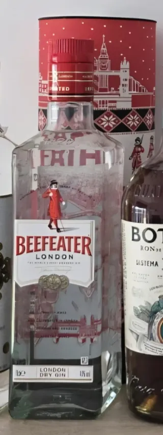 Botella Beefeater London Dry Gin vacía