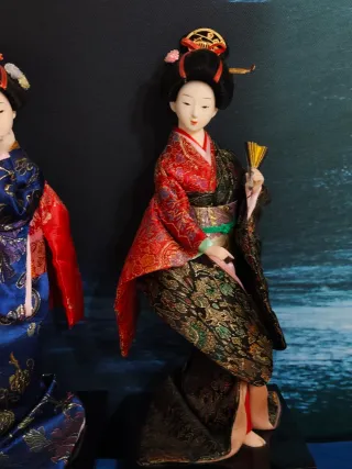 Bambole giapponesi vestite