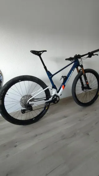 Bicicleta BERRIA Mako y Cannondale CAAD 12