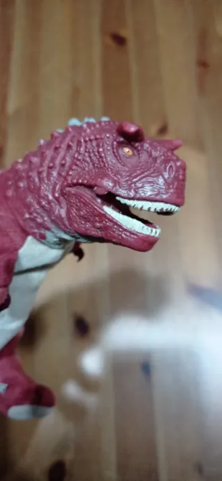 Walt Disney dinosaur Carnotaurus peluche