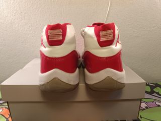 Air Jordan 11 Cherry con caja original