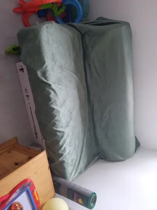 Sofá cama de tela azul