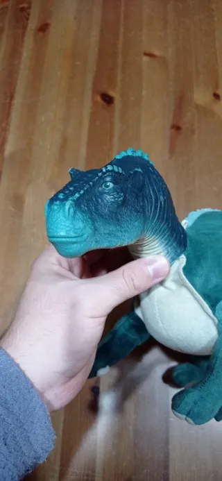Walt Disney dinosaur Aladar peluche