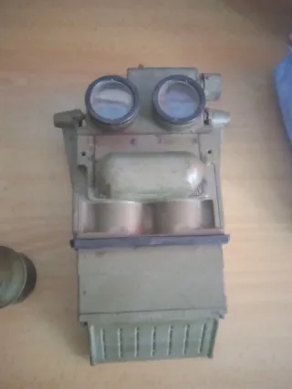 Prismáticos y mira visión nocturna militar antiguo