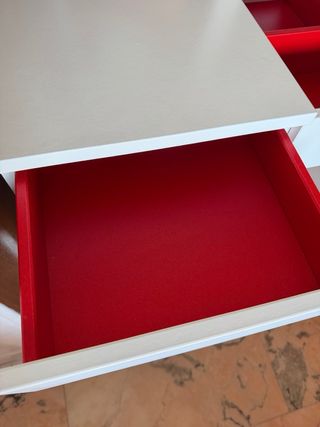 Tocador blanco con espejo y cajones