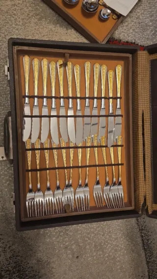 Set 75 posate oro e argento