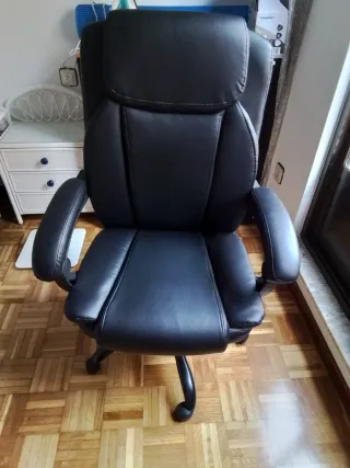 Silla de oficina ergonómica negra