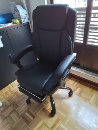 Silla de oficina ergonómica negra