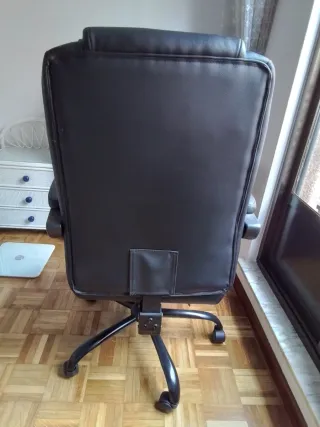 Silla de oficina ergonómica negra