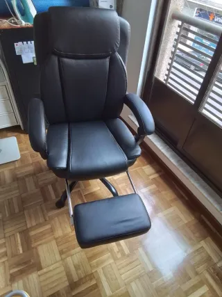Silla de oficina ergonómica negra