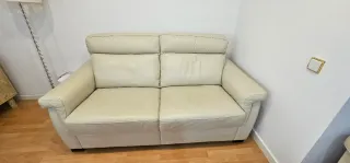 Sofá 2 plazas piel crema