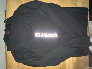 Ropa de marca: Jersey, cortavientos y sudadera