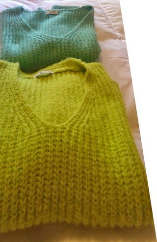 Dos jerséis de punto verde y turquesa