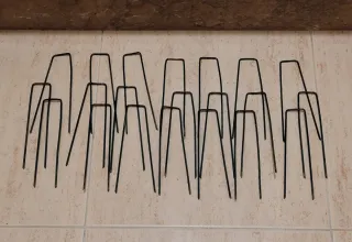 21 PIQUETAS PARA CESPED O SUELOS BLANDOS
