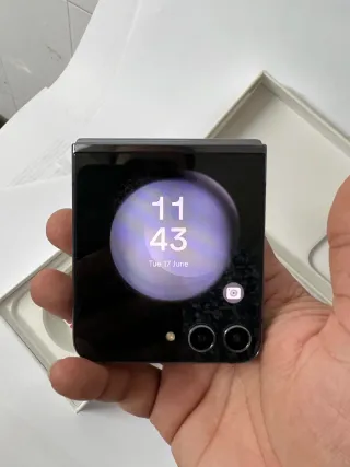 Samsung Galaxy Z Flip5 5G