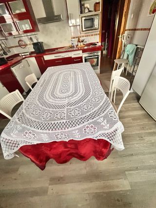 Mantel ganchillo industrial blanco.