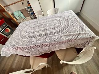 Mantel ganchillo industrial blanco.