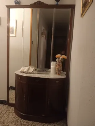 Mesa de comedor y sillas + reloj