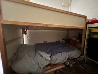 Litera IKEA madera y blanco