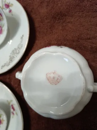 Set 3 tazze da tè + zuccheriera senza coperchio.