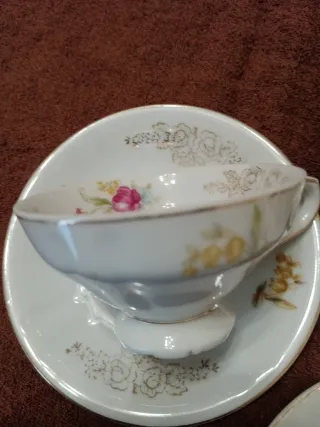 Set 3 tazze da tè + zuccheriera senza coperchio.