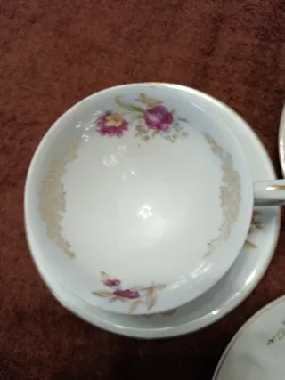 Set 3 tazze da tè + zuccheriera senza coperchio.