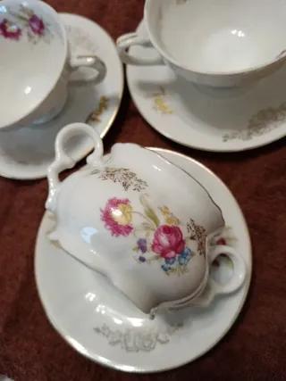 Set 3 tazze da tè + zuccheriera senza coperchio.