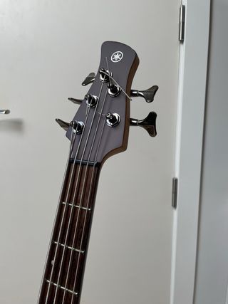 Bajo Eléctrico Yamaha TRBX505 5 Cuerdas