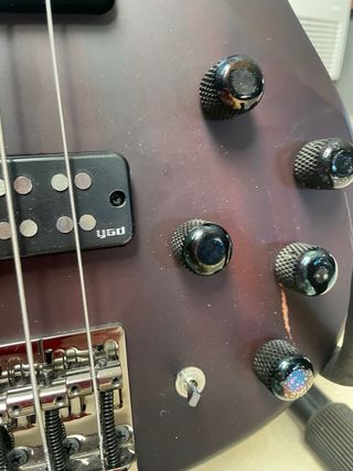 Bajo Eléctrico Yamaha TRBX505 5 Cuerdas