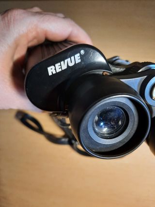 Binocolo nero con tracolla