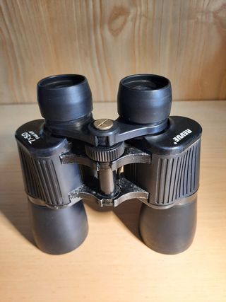 Binocolo nero con tracolla