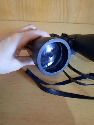 Binocolo nero con tracolla