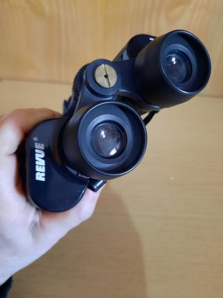 Binocolo nero con tracolla